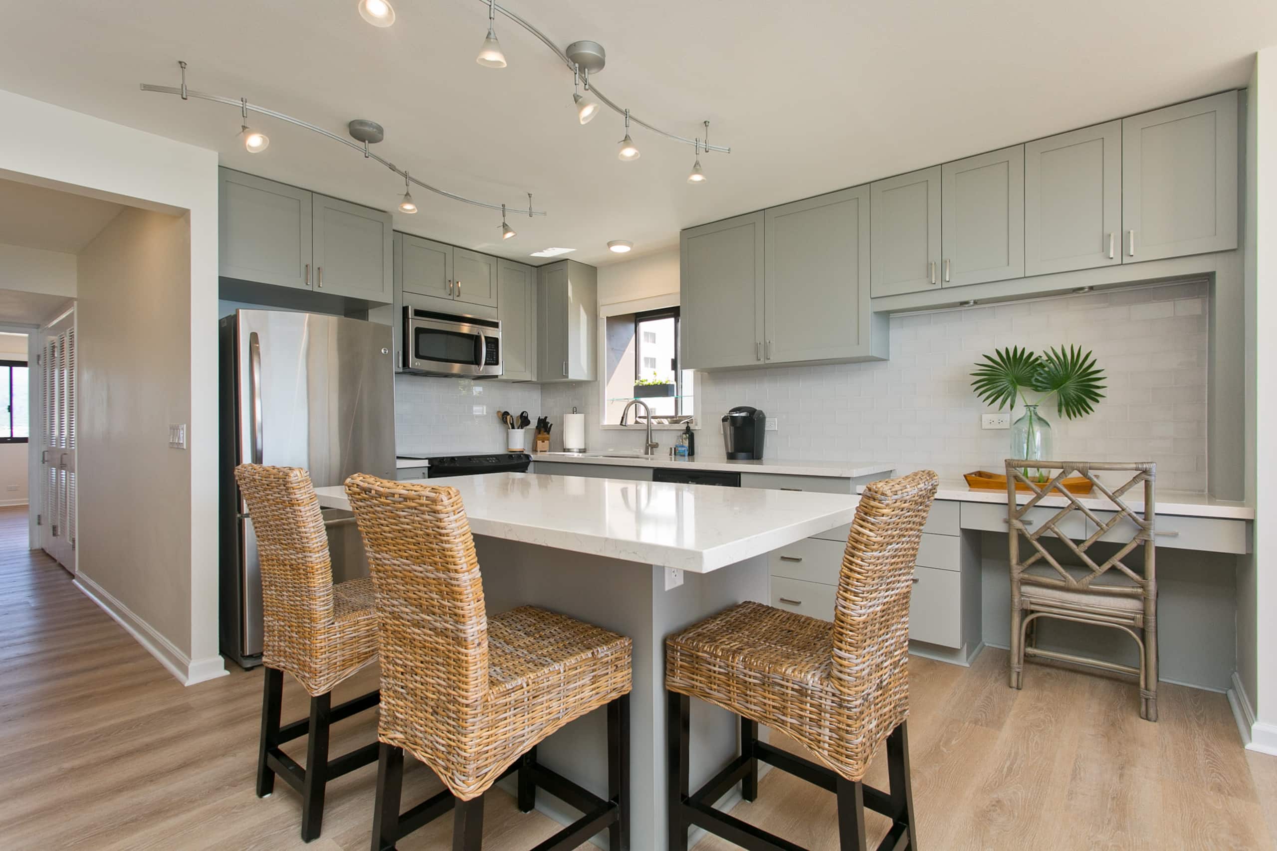 Condo in Honolulu · ★4.96 · 2 bedrooms · 4 beds · 2 private baths - Image 6