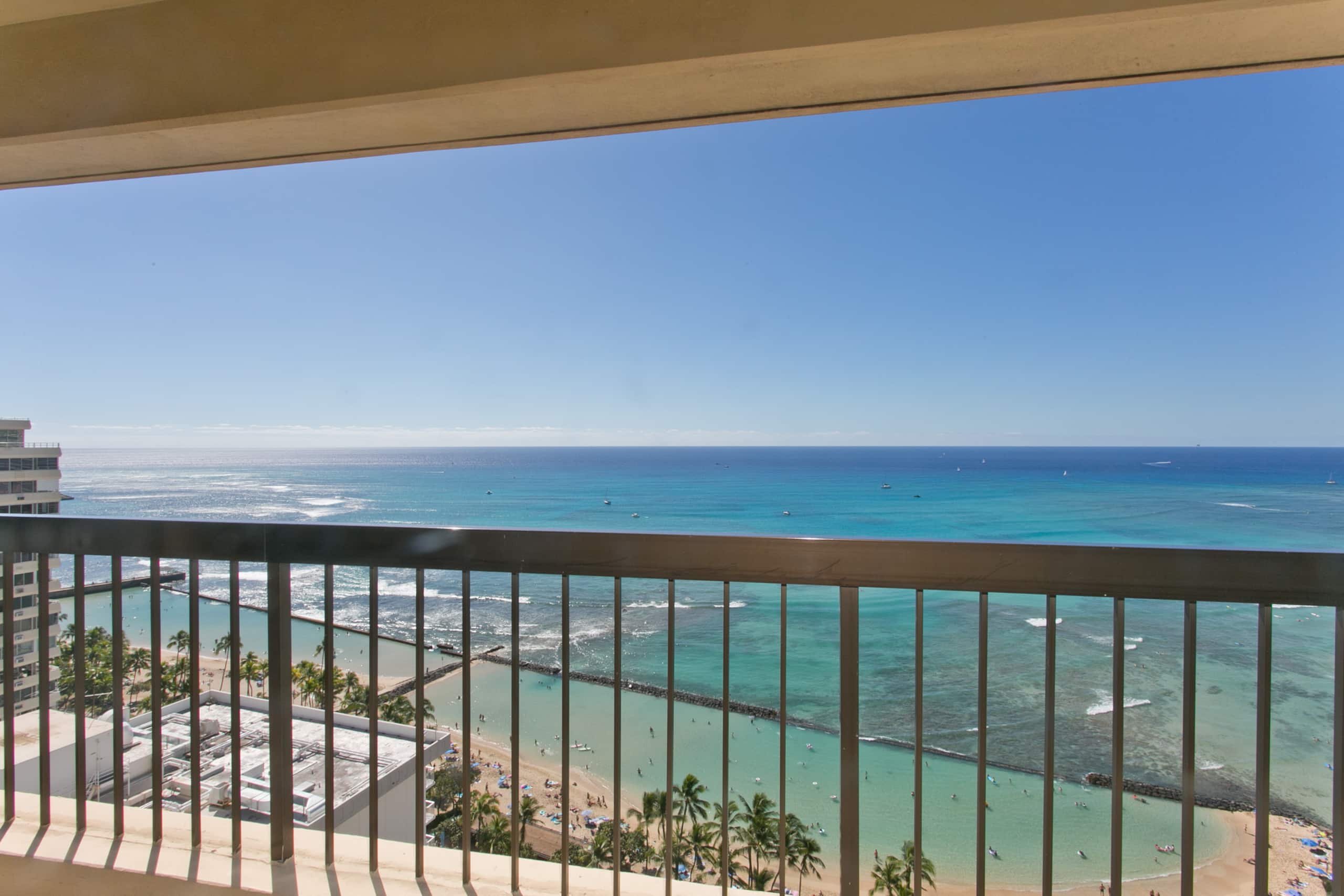 Condo in Honolulu · ★4.96 · 2 bedrooms · 4 beds · 2 private baths - Image 21