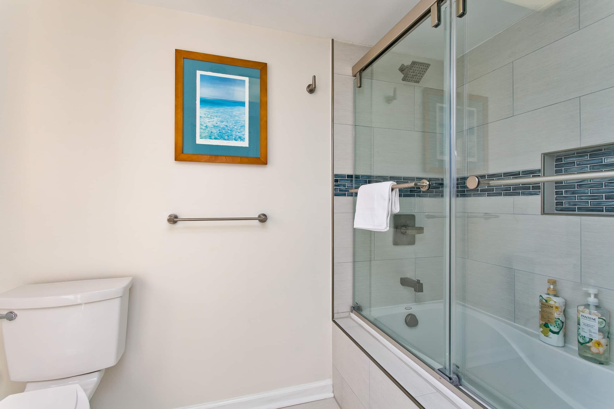 Condo in Honolulu · ★4.96 · 2 bedrooms · 4 beds · 2 private baths - Image 15