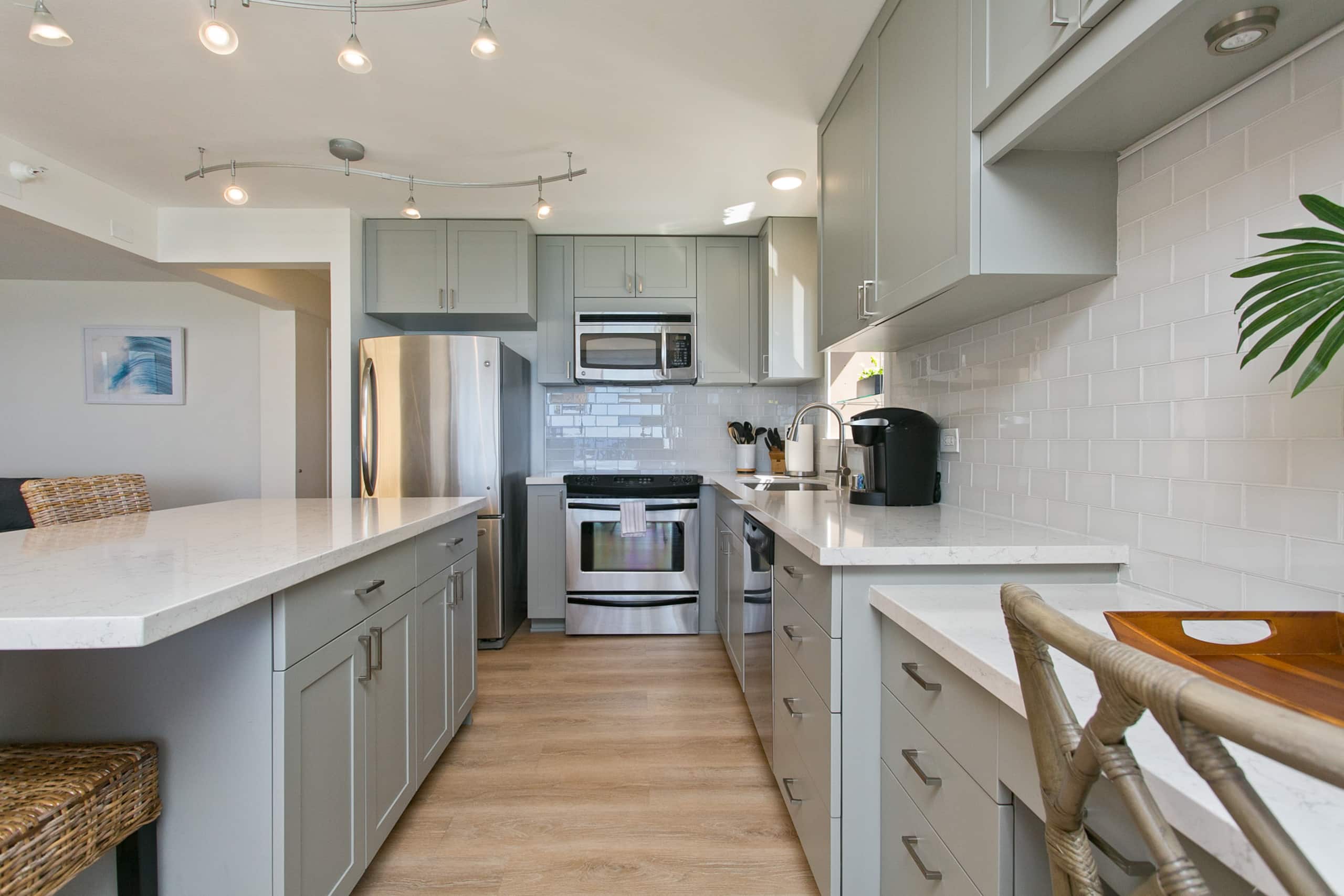 Condo in Honolulu · ★4.96 · 2 bedrooms · 4 beds · 2 private baths - Image 7
