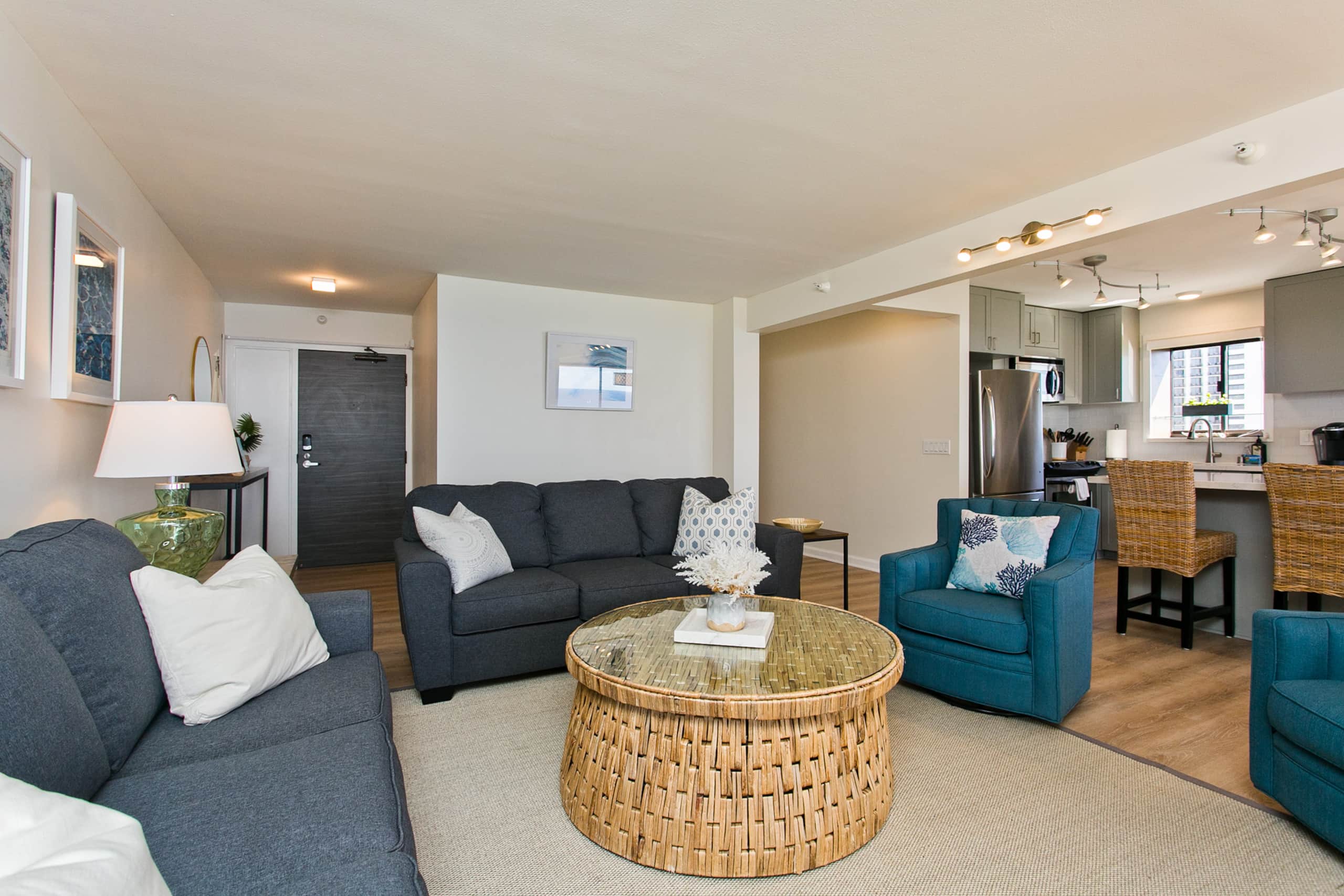 Condo in Honolulu · ★4.96 · 2 bedrooms · 4 beds · 2 private baths - Image 9