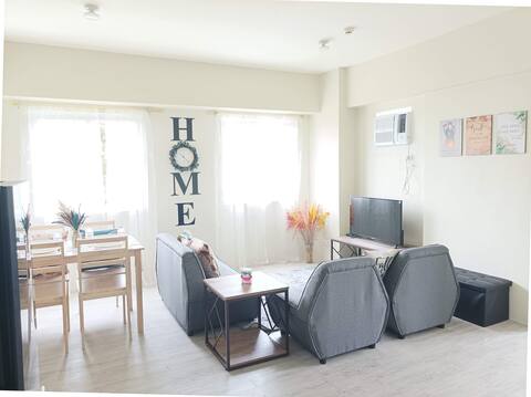 Elle's Condo for Staycation (45sqm w/ Balcony)