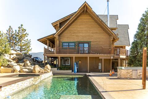 Steinhoff Estate: Luxury Cabin Getaway on 5-acres