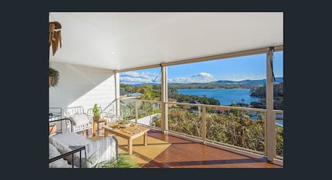 Top Lake Merimbula - Five Bedroom House with Pool