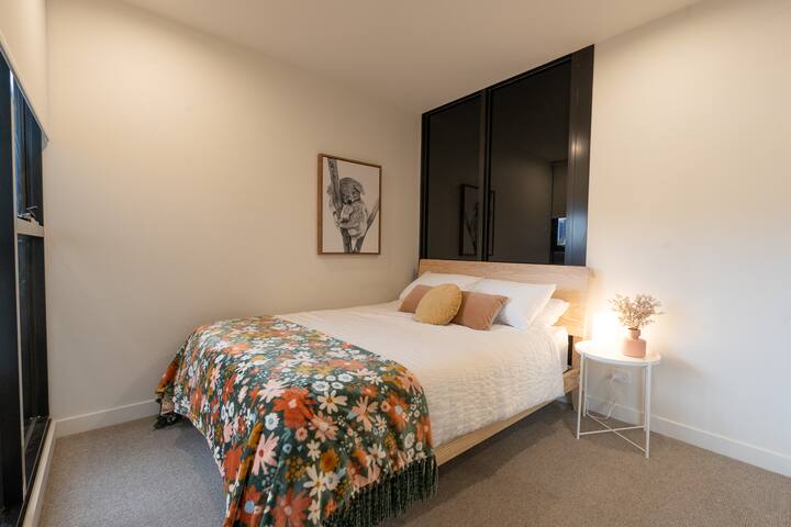 Stylish 2Bed Apartment in Fitzroy – FREE parking gallery image 4