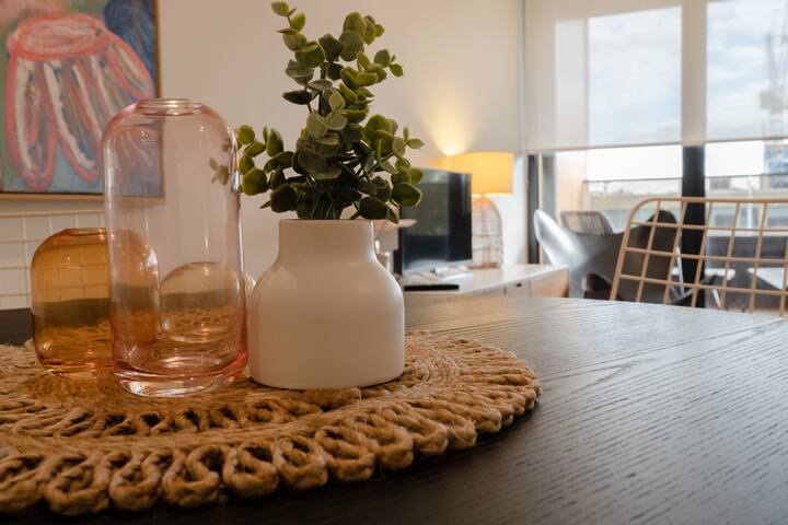 Stylish 2Bed Apartment in Fitzroy – FREE parking gallery image 5