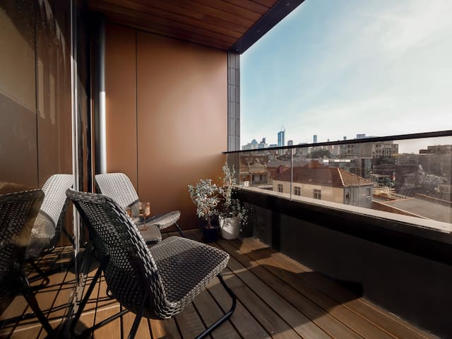 Stylish 2Bed Apartment in Fitzroy – FREE parking gallery image 2