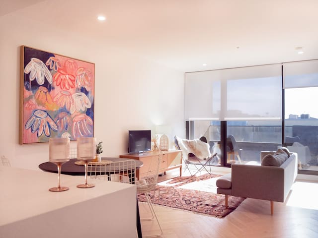 Stylish 2Bed Apartment in Fitzroy – FREE parking