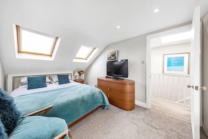 London Townhouse + AC. Putney Riverside. 5 Star gallery image 4