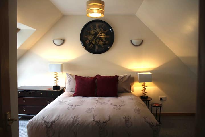 King Bedroom on First Floor with en-suite shower room