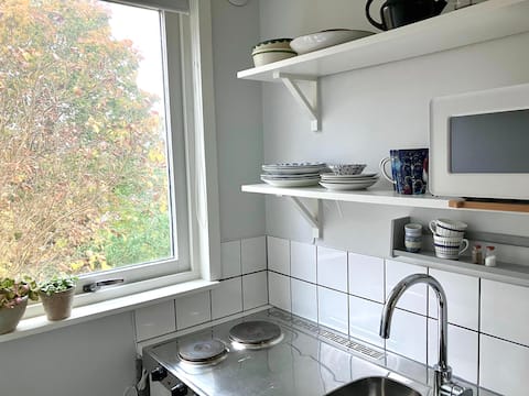 Top performing Airbnb: Nice and centrally located tiny house, close to Älvsjömässan. in Enskede årsta Vantör