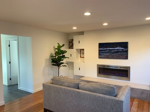 Top performing Airbnb: The Tropical Jewel Box - SDSU La Mesa in Mid City:Eastern Area