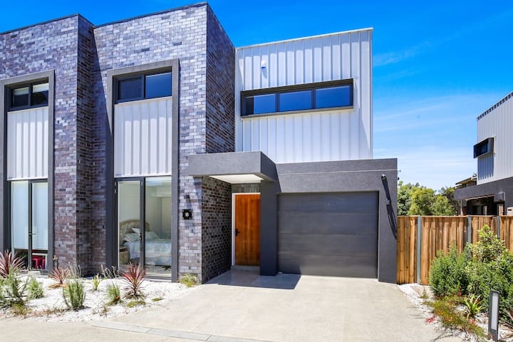 Modern Luxury Stylish Duplex in Sydney, Canada Bay