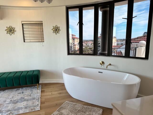 30% off Designer Penthouse – backup power gallery image 5