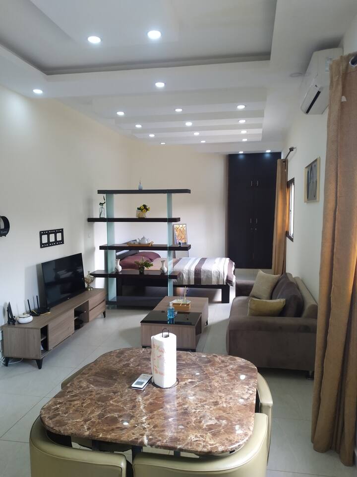 High standing American studio (Abidjan zone 4) Earth houses for Rent in Abidjan, District