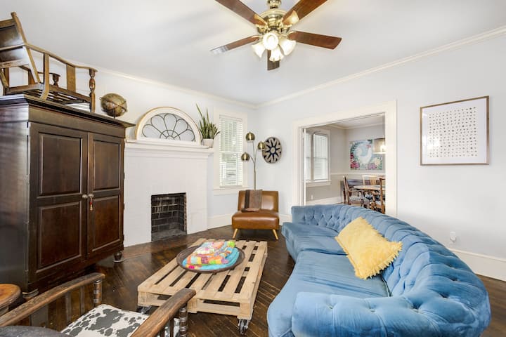 Eclectic Downtown Cottage With Firepit & Workspace - Greer, SC