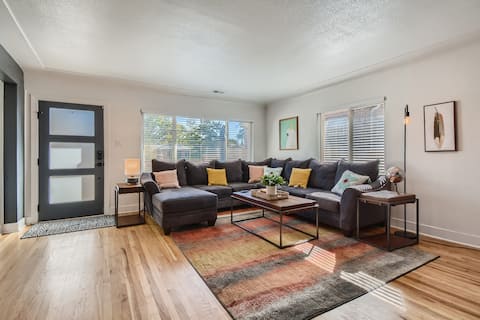 Top performing Airbnb: 3BR | 2 King Beds + Hot Tub | Pet Friendly in North Park Hill
