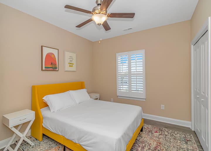 ・２階クイーンベッド