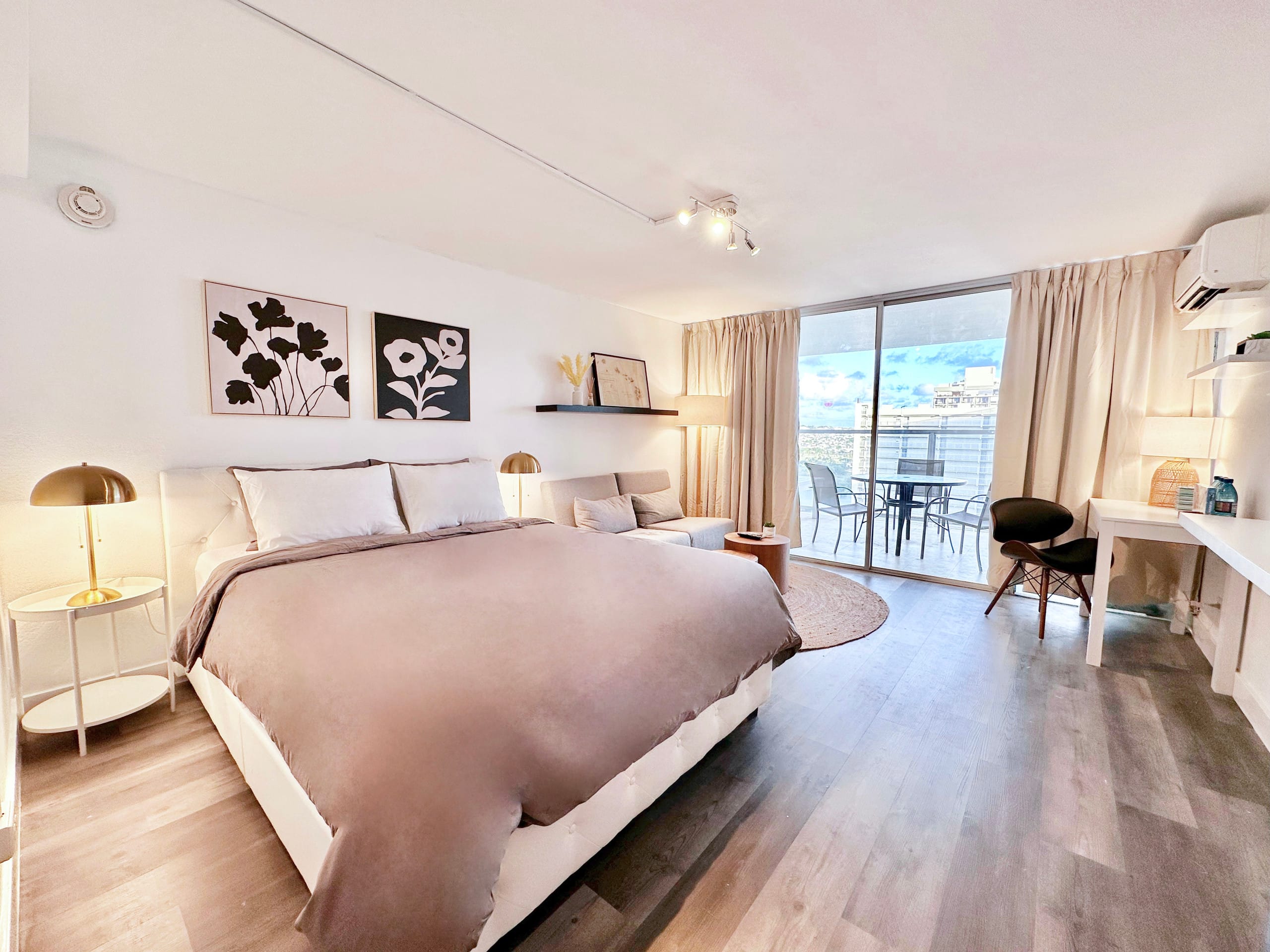 Condo in Honolulu · ★4.91 · Studio · 2 beds · 1 bath - Image 1