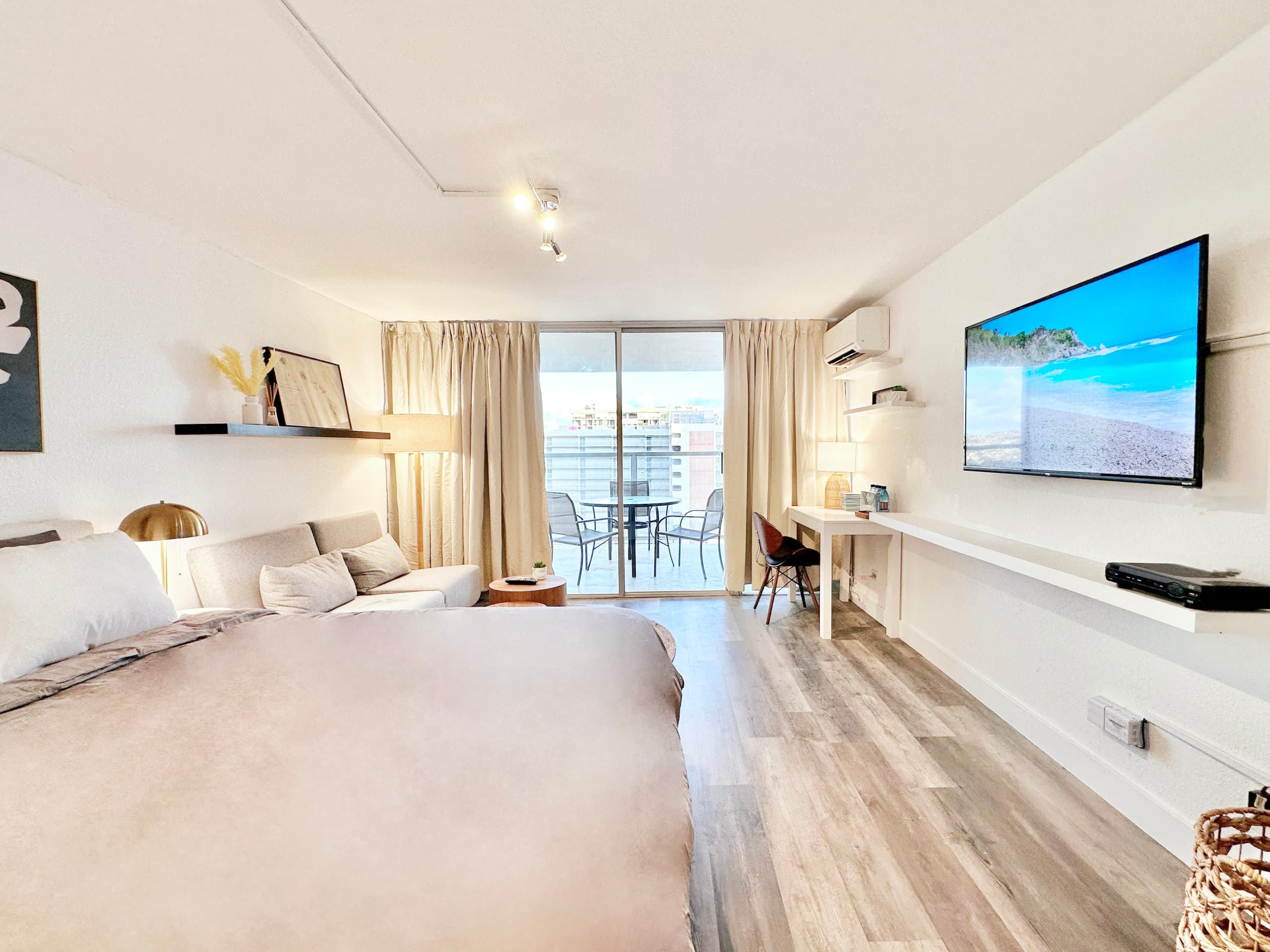 Condo in Honolulu · ★4.91 · Studio · 2 beds · 1 bath - Image 4