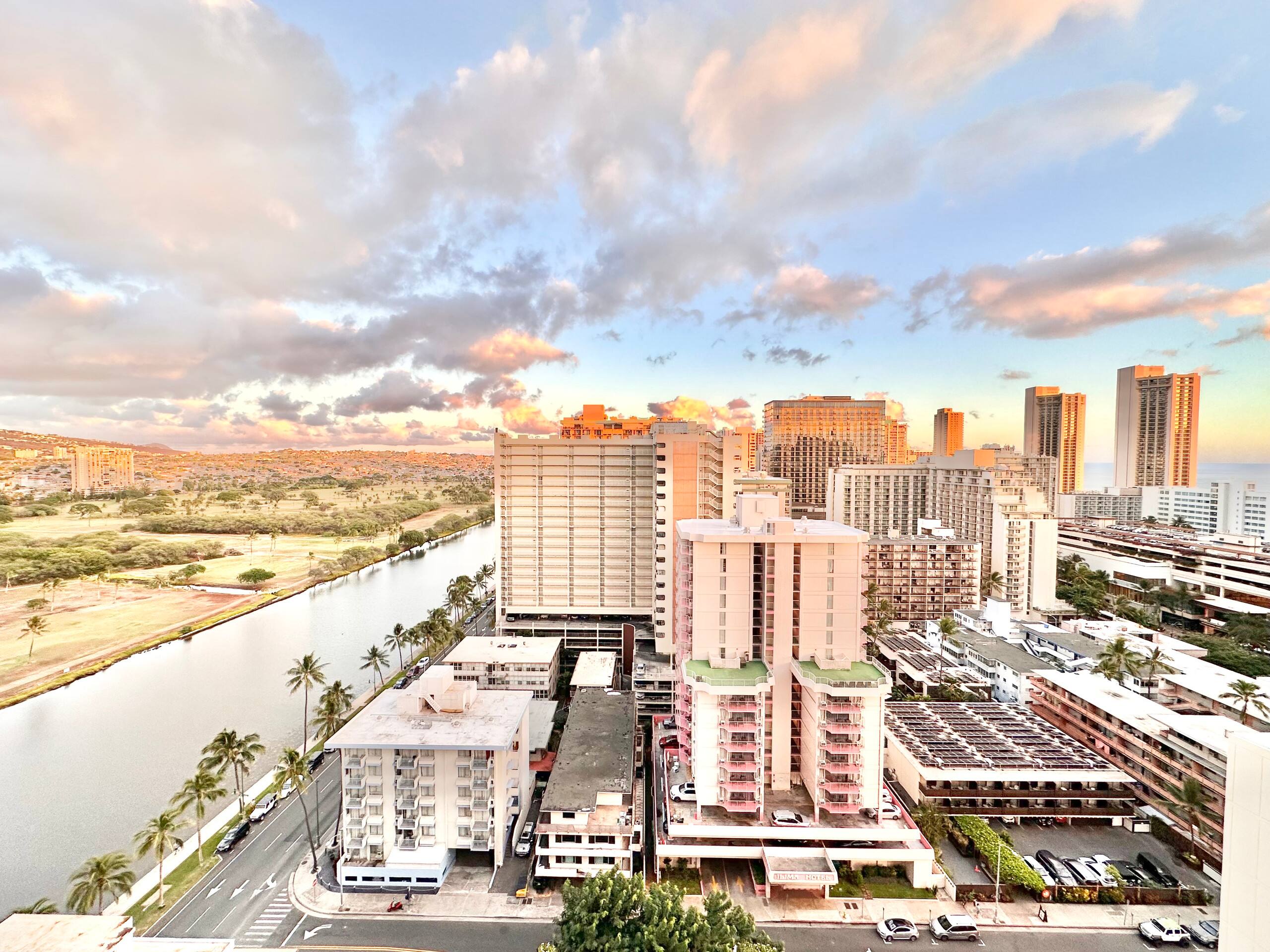 Condo in Honolulu · ★4.91 · Studio · 2 beds · 1 bath - Image 27