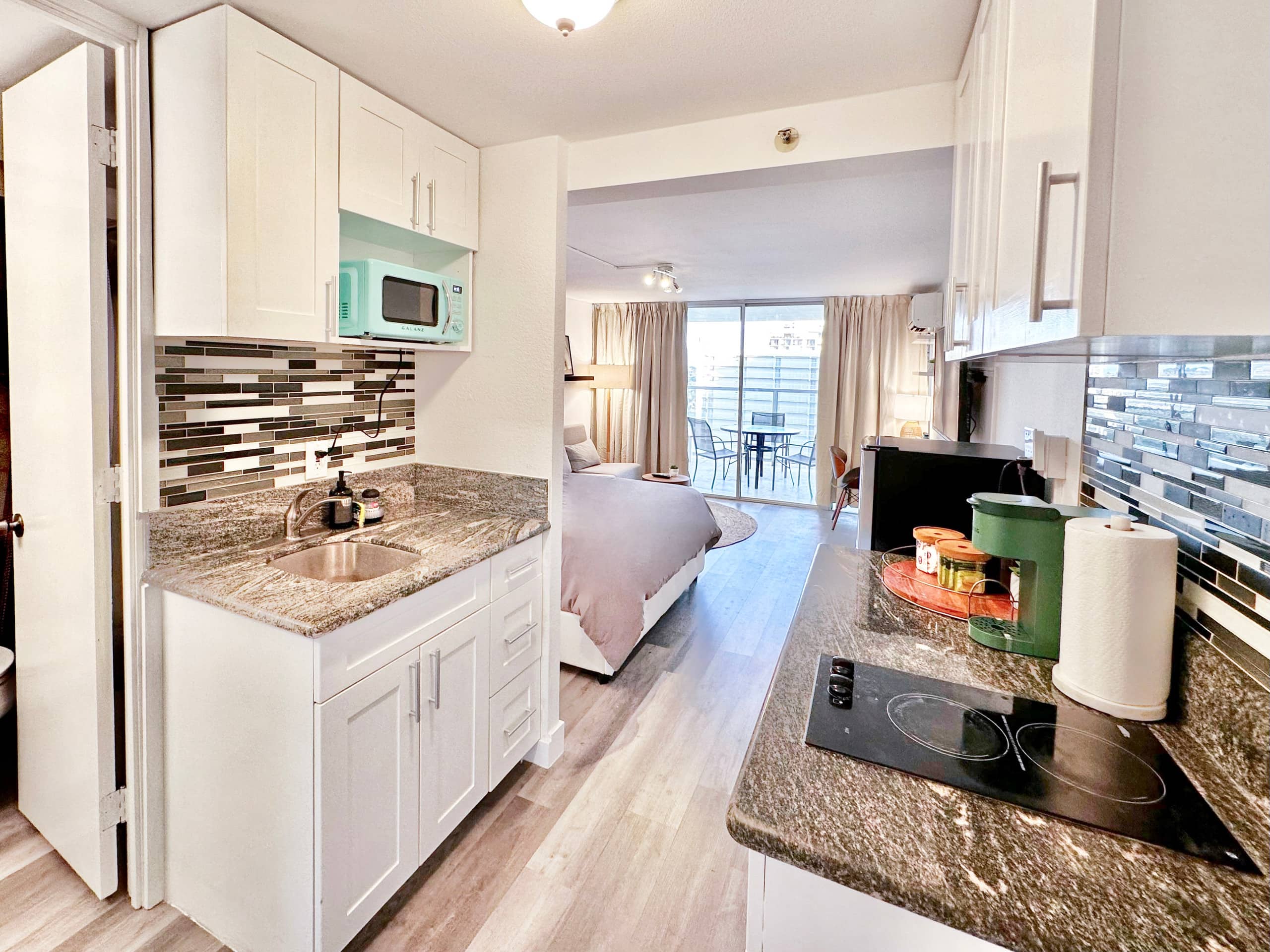 Condo in Honolulu · ★4.91 · Studio · 2 beds · 1 bath - Image 13