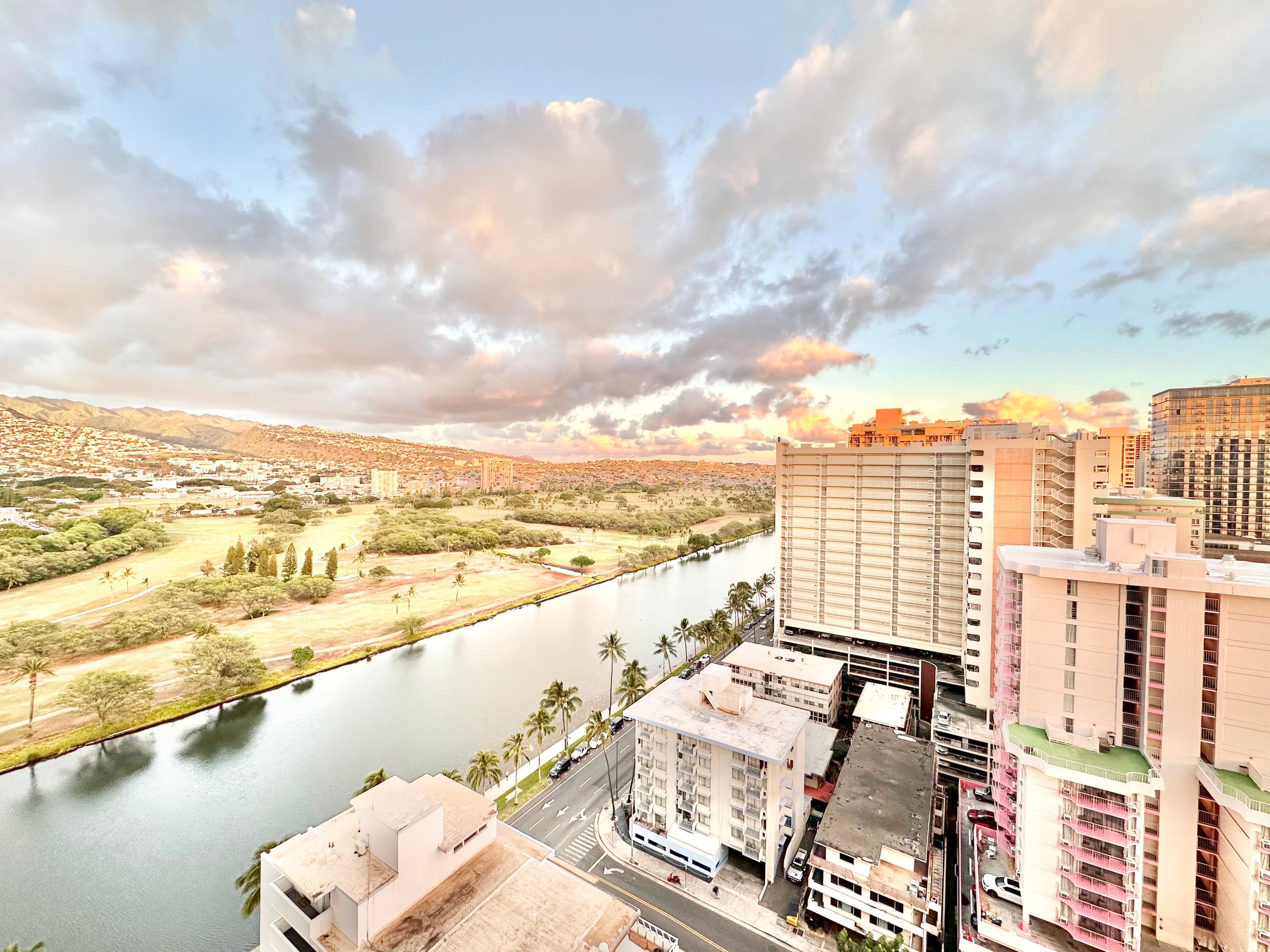 Condo in Honolulu · ★4.91 · Studio · 2 beds · 1 bath - Image 28