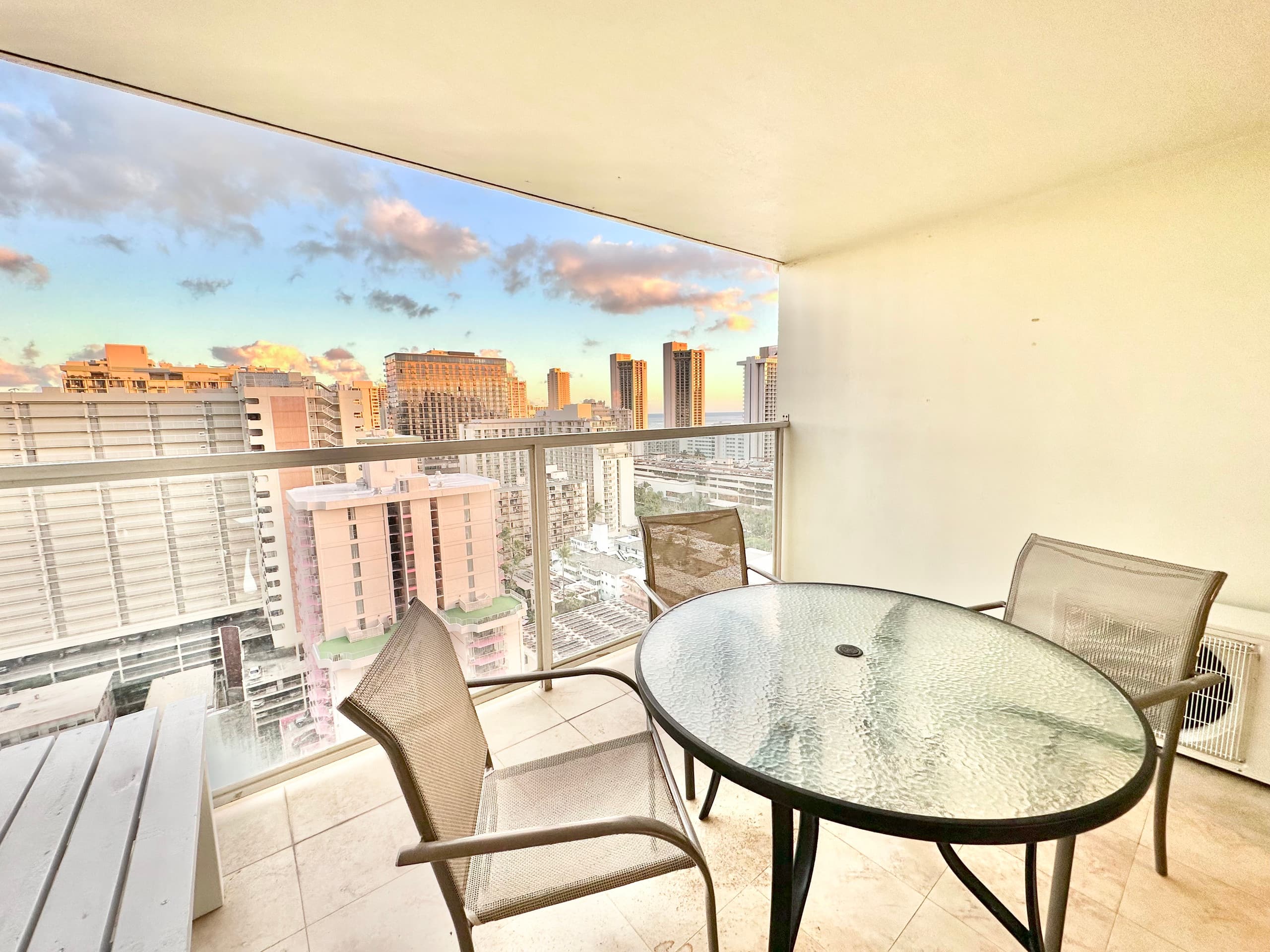 Condo in Honolulu · ★4.91 · Studio · 2 beds · 1 bath - Image 24