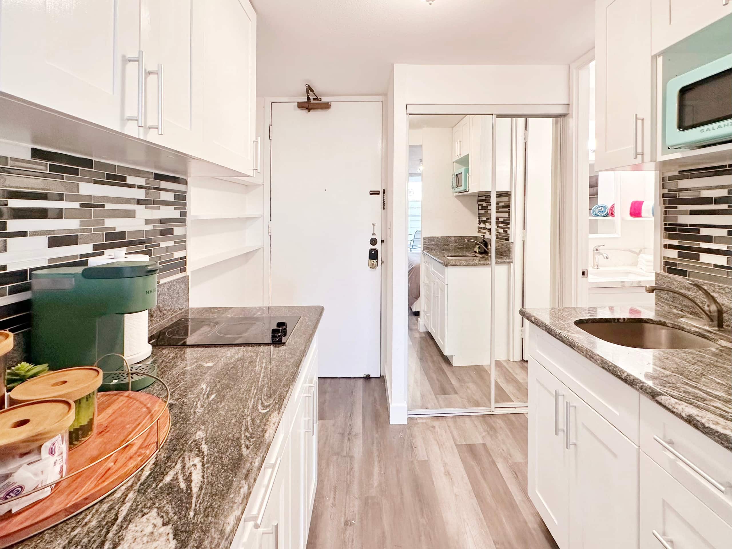 Condo in Honolulu · ★4.91 · Studio · 2 beds · 1 bath - Image 14