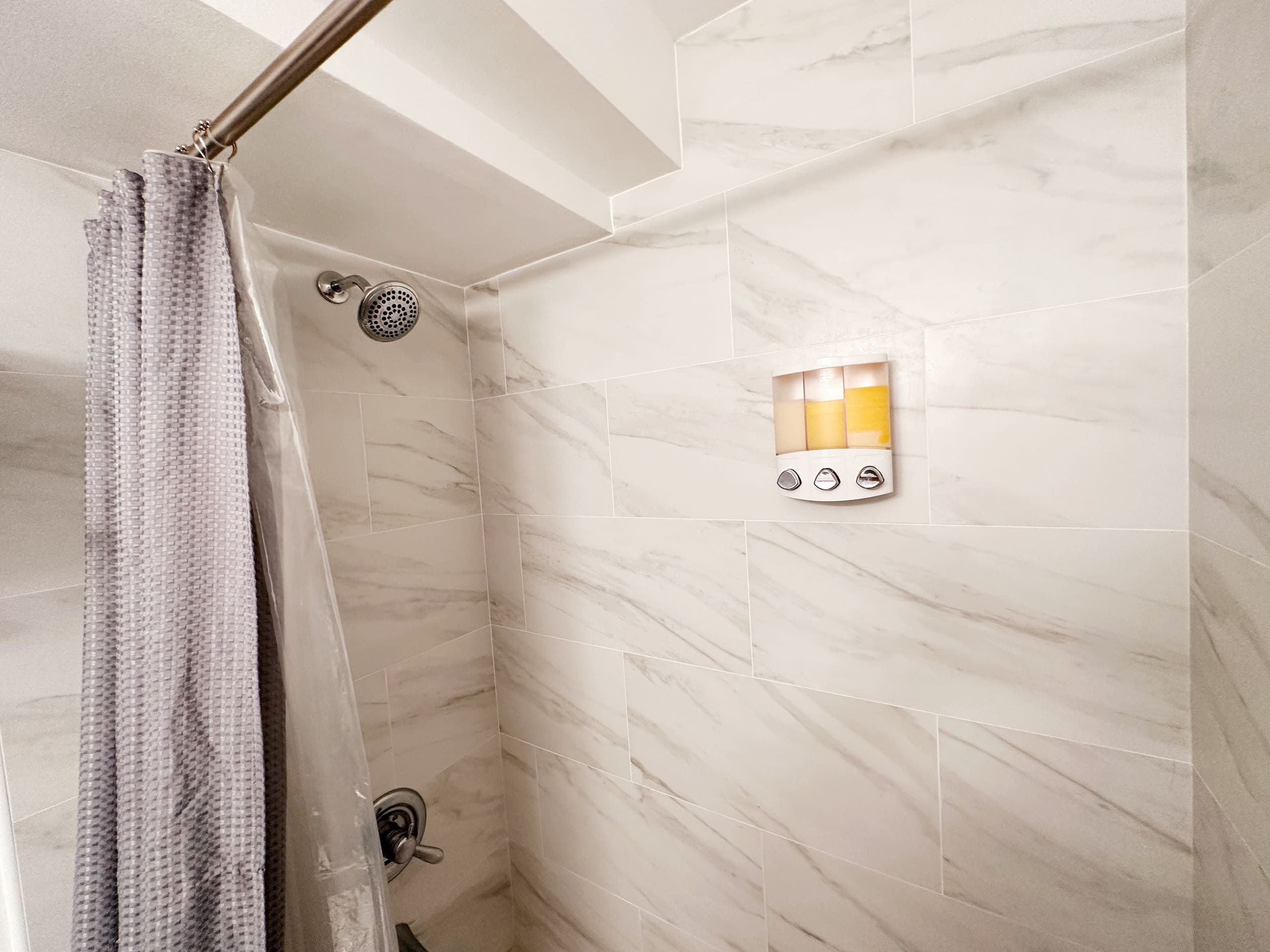 Condo in Honolulu · ★4.91 · Studio · 2 beds · 1 bath - Image 23