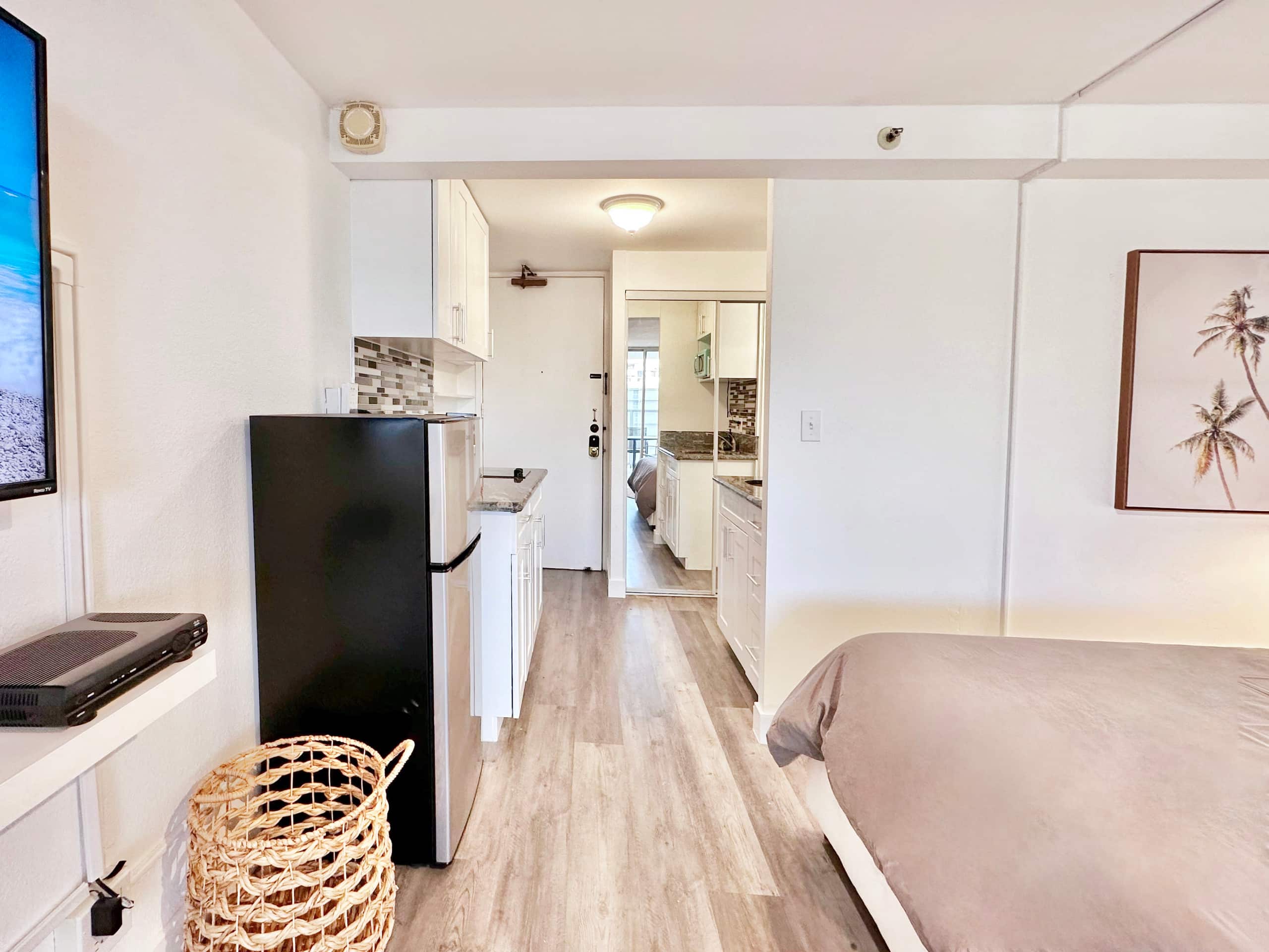 Condo in Honolulu · ★4.91 · Studio · 2 beds · 1 bath - Image 10