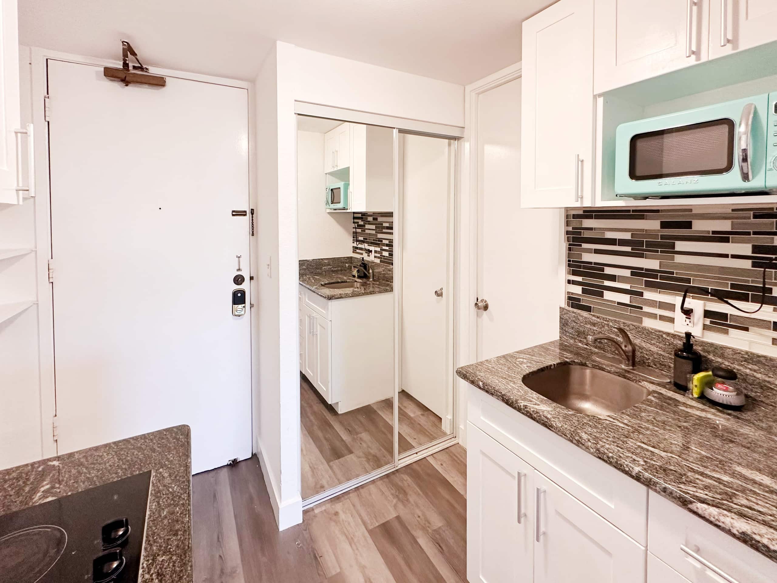 Condo in Honolulu · ★4.91 · Studio · 2 beds · 1 bath - Image 15