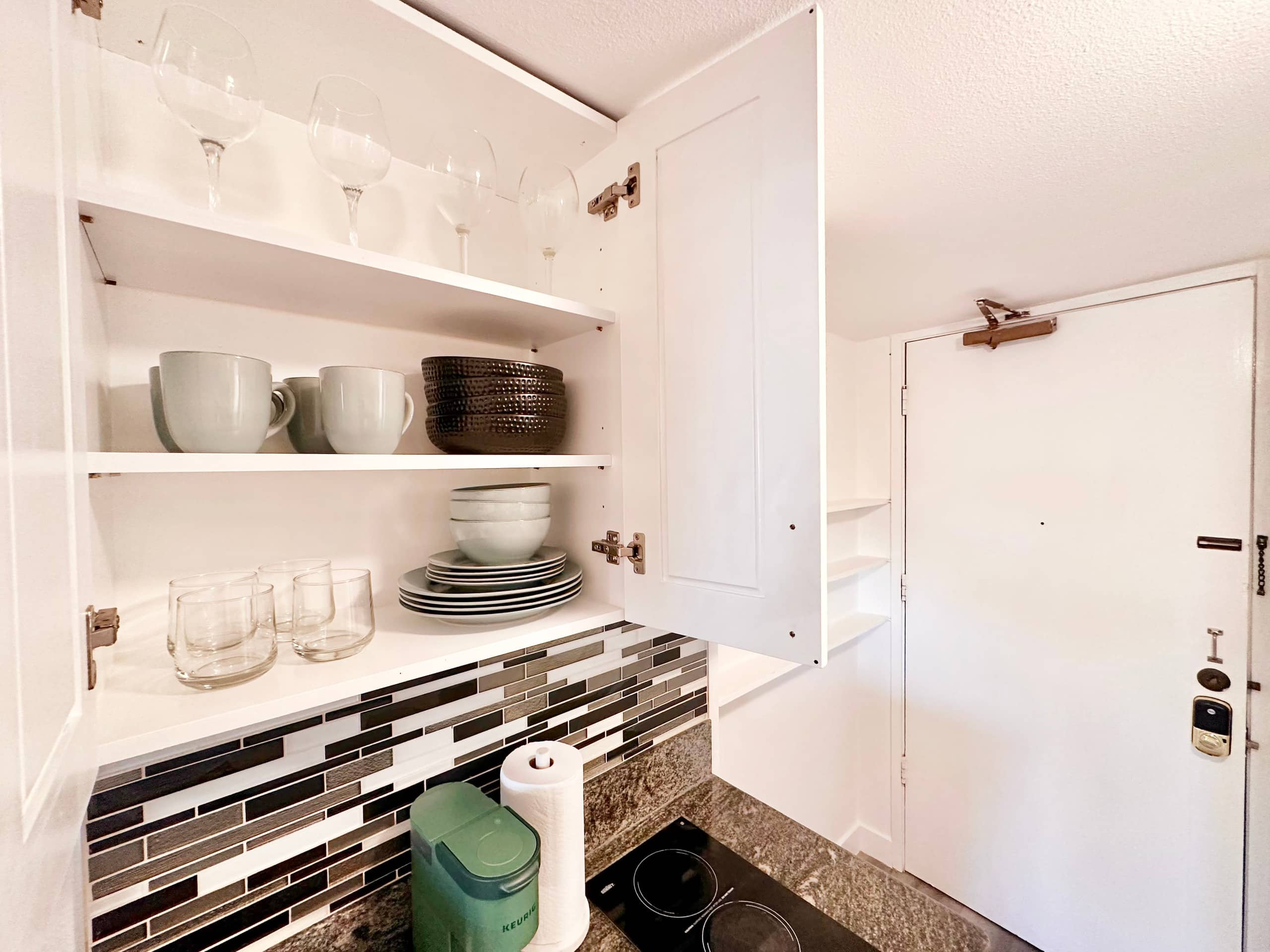 Condo in Honolulu · ★4.91 · Studio · 2 beds · 1 bath - Image 17