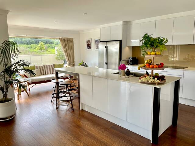 Private luxurious 4 bedroom family home with pool gallery image 3