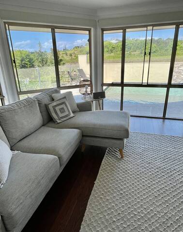 Private luxurious 4 bedroom family home with pool gallery image 5