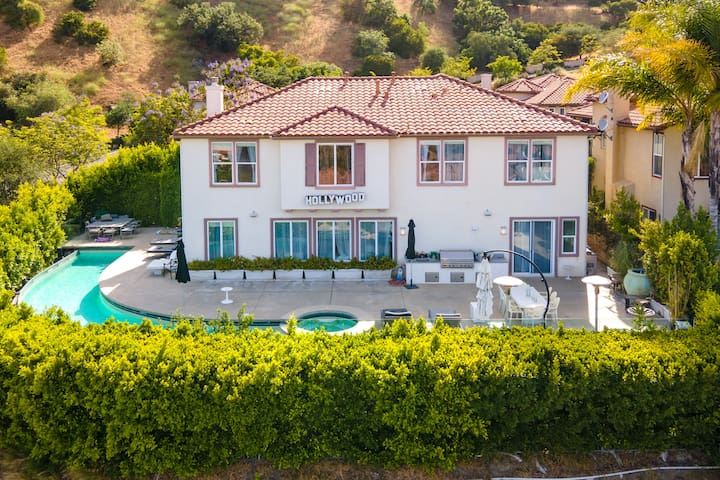 Villa w/View of Hollywood Sign in Gated Community