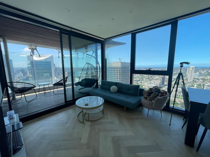 Საცხოვრებელი/შეზლონგი და გარე აივნის ზონა