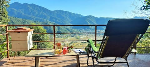 Peaceful Hilltop Earthbag Home 12km from Kathmandu