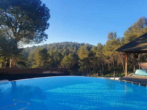 Family villa with pool and hot tub