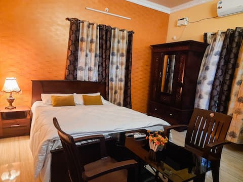 Avy's Studio Guest Room with relaxing ambience