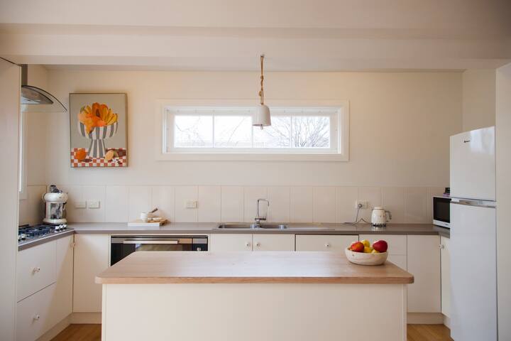 Writer’s Cottage, luxury Hobart gallery image 3