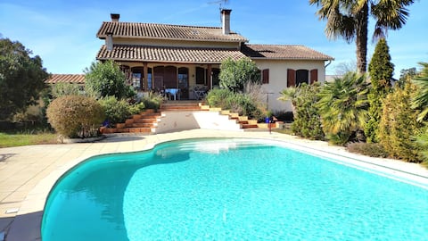 Charming villa in Saint-Sulpice-la-Pointe