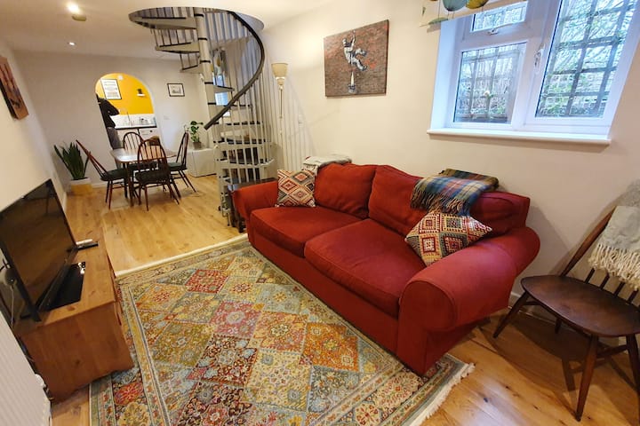 Charming Victorian Era Converted Bakery - Reading