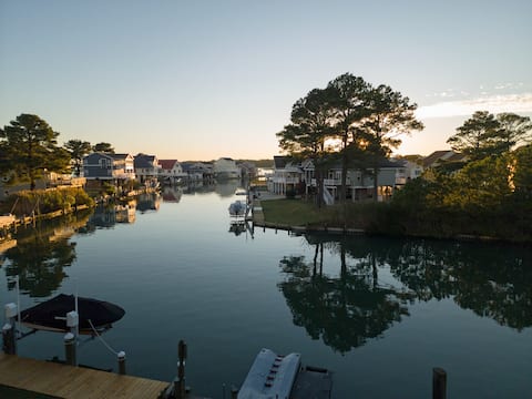 Stunning waterfront panoramic view getaway house