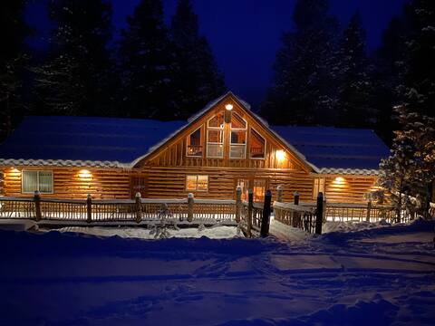 Large 7 bedroom cabin with indoor fireplace
