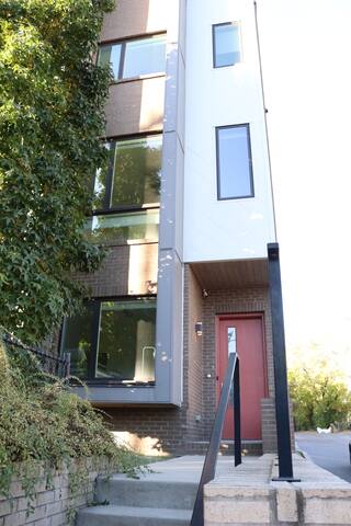 12th South | The Gulch Townhouse with Rooftop gallery image 2