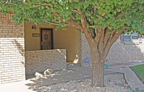 A “Mauvelous” Abode (3 bedroom 2 bath house)