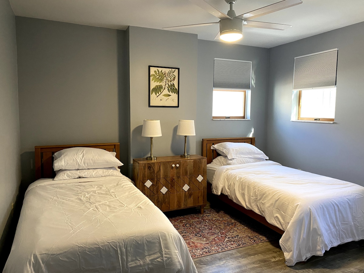 2 единични легла