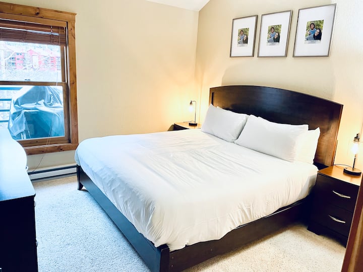 Спална соба 2 - брачен кревет (широк 180 - брачен кревет)