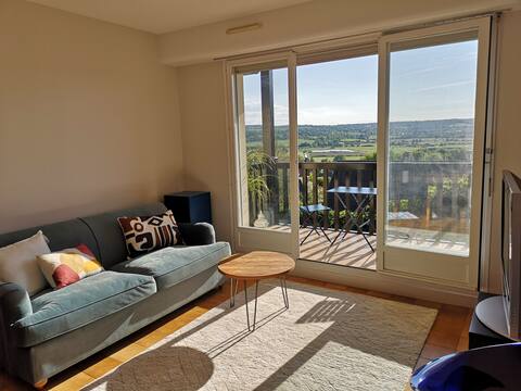 Successful Airbnb property: Charming 2-room apartment. Superb view and terrace. in Blonville Sur Mer